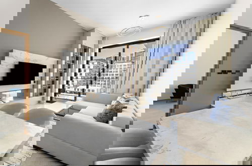Foto 14 - Luxurious 1 Bedroom Retreat With Pool gym and Game
