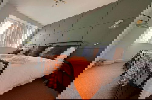 Photo 6 - Stylish 1-bed Apartment in Swindon