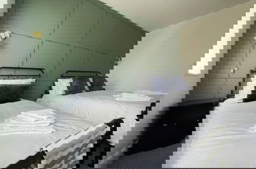 Photo 4 - Stylish 1-bed Apartment in Swindon