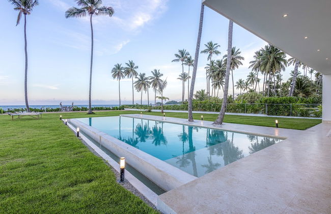 A Tale of Luxury Serenity and Oceanfront Bliss - Foto 36