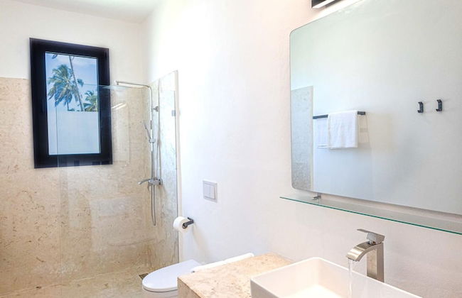 A Tale of Luxury Serenity and Oceanfront Bliss - Foto 25