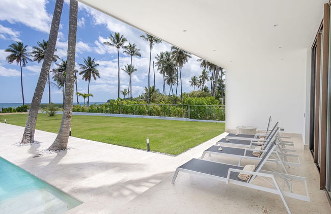 A Tale of Luxury Serenity and Oceanfront Bliss - Foto 7