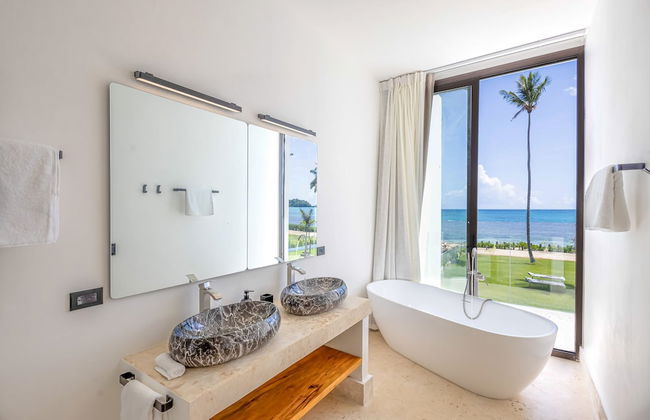 A Tale of Luxury Serenity and Oceanfront Bliss - Foto 20