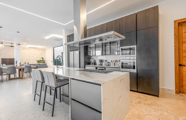 A Tale of Luxury Serenity and Oceanfront Bliss - Foto 15