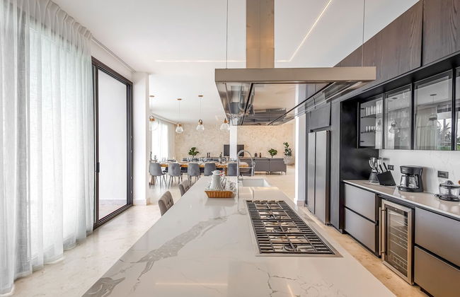A Tale of Luxury Serenity and Oceanfront Bliss - Foto 13
