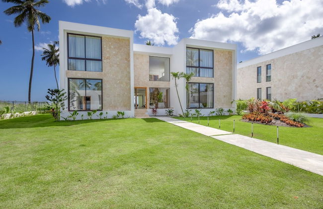 A Tale of Luxury Serenity and Oceanfront Bliss - Foto 10