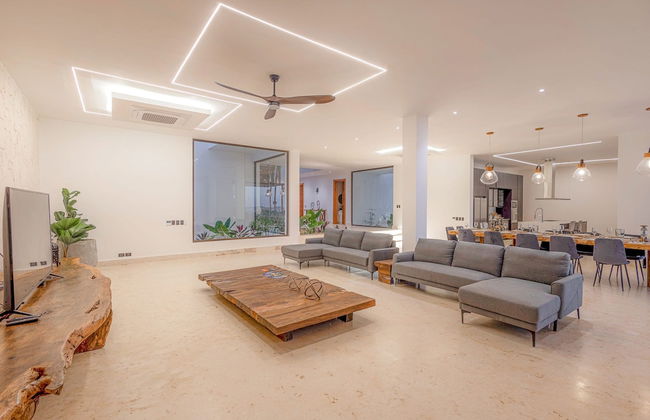 A Tale of Luxury Serenity and Oceanfront Bliss - Foto 30