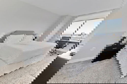 Foto 2 - Modern getaway in Reston 1 bedroom