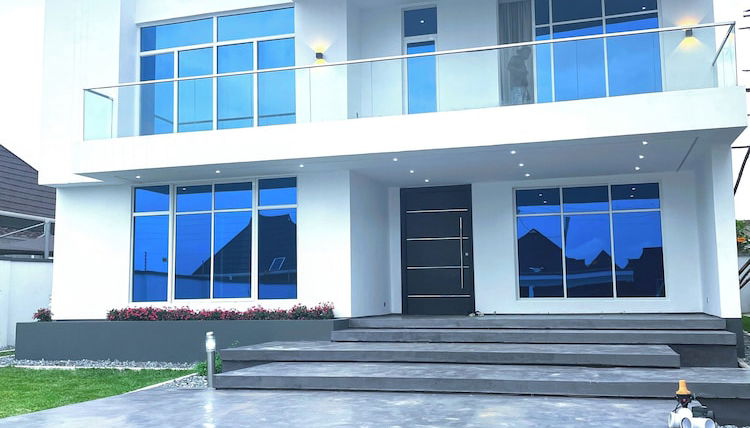Foto 1 - Ifemide Estates