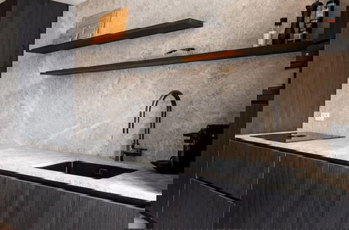 Foto 2 - Stylishly Renovated Apartment With City View