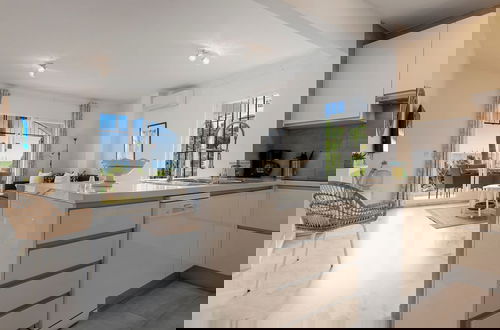 Foto 6 - Amazing Pool and Garden Apartment by Costarentals - Ref 253