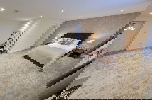 Photo 8 - Central Guest Room - En-suite, Parking & Garden