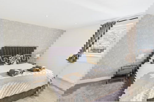 Photo 10 - Central Guest Room - En-suite, Parking