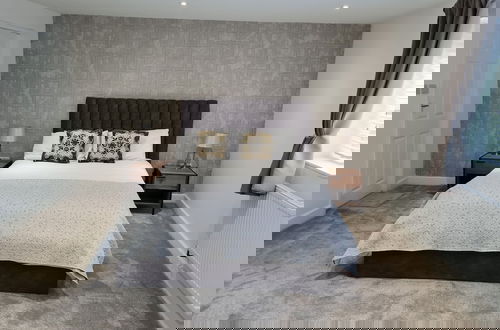Photo 6 - Central Guest Room - En-suite, Parking & Garden