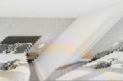 Photo 16 - Central Guest Room - En-suite, Parking & Garden