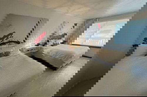 Foto 3 - Newly Room in Cozy Hotel With Super Location Parks