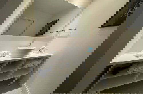 Foto 11 - Newly Room in Cozy Hotel With Super Location Parks