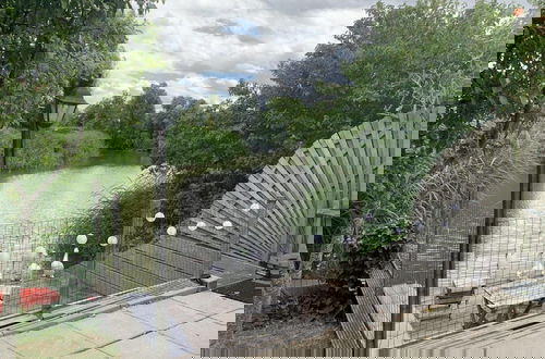 Foto 17 - Spacious Bungalow With Garden