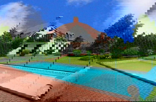 Foto 16 - Large Holiday Villa With Pool, Brenna