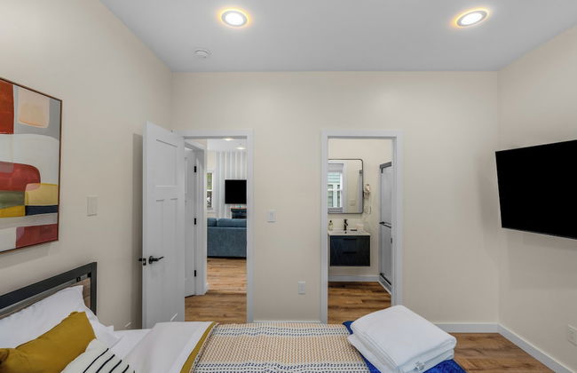 Stylish 4BR Haven Backyard and Fire Pit - Photo 4