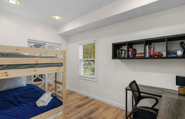 Stylish 4BR Haven Backyard and Fire Pit - Photo 3