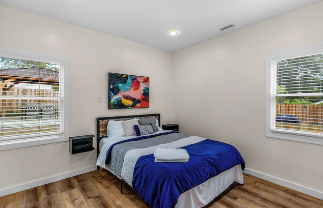 Stylish 4BR Haven Backyard and Fire Pit - Photo 6