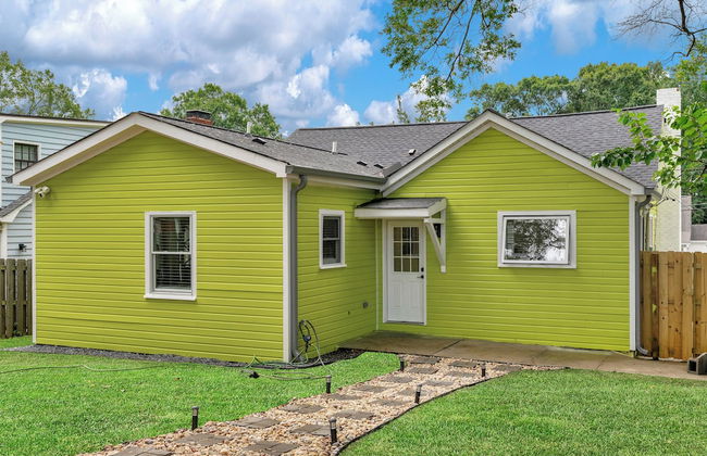 Stylish 4BR Haven Backyard and Fire Pit - Photo 39