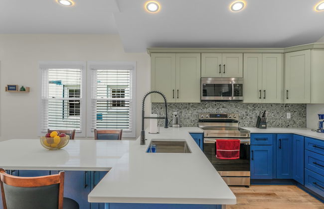 Stylish 4BR Haven Backyard and Fire Pit - Photo 12