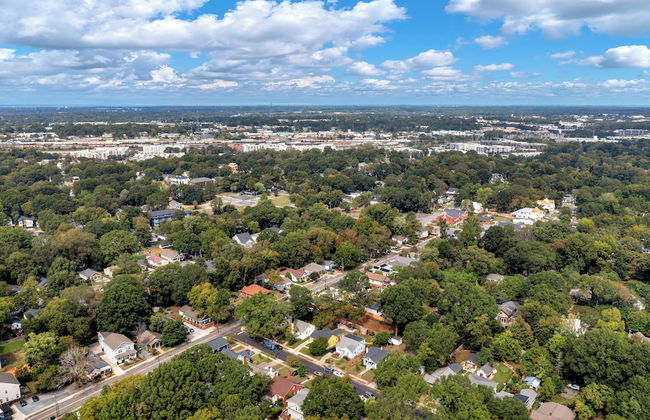 Stylish 4BR Haven Backyard and Fire Pit - Photo 50