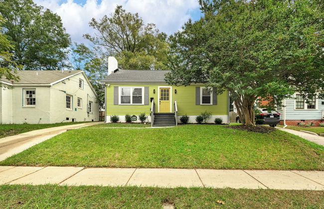 Stylish 4BR Haven Backyard and Fire Pit - Photo 31