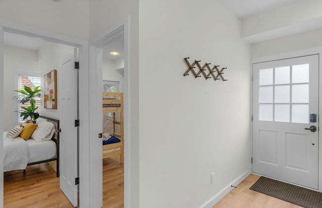 Stylish 4BR Haven Backyard and Fire Pit - Photo 27