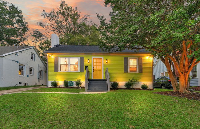 Stylish 4BR Haven Backyard and Fire Pit - Photo 37