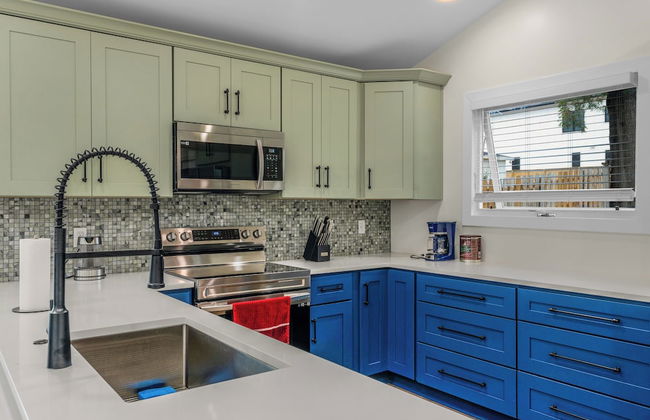 Stylish 4BR Haven Backyard and Fire Pit - Photo 16