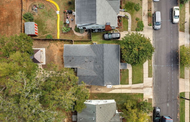 Stylish 4BR Haven Backyard and Fire Pit - Photo 45