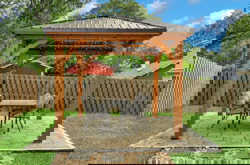 Foto 44 - Stylish 4BR Haven Backyard and Fire Pit