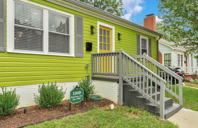 Stylish 4BR Haven Backyard and Fire Pit - Photo 32