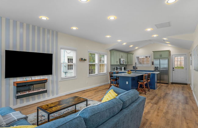 Stylish 4BR Haven Backyard and Fire Pit - Photo 18