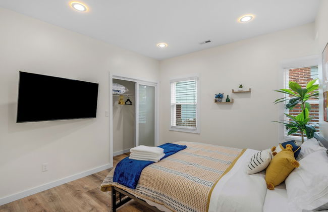 Stylish 4BR Haven Backyard and Fire Pit - Photo 2