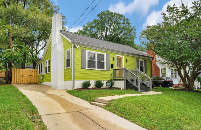 Stylish 4BR Haven Backyard and Fire Pit - Photo 35