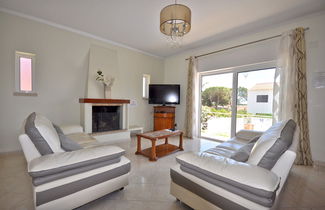 Foto 2 - Charming Villa With Private Pool in Vibrant Vilamoura, Free AC and Wifi