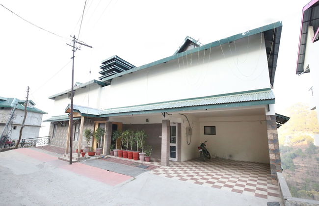 OYO 12185 Home Wayside Villa 3BHK Apartment Kasauli - Photo 1
