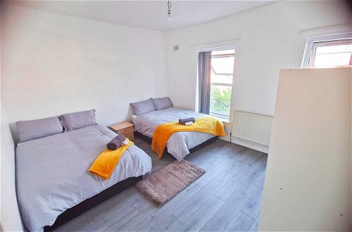 Photo 8 - Charming 4-bed House in Manchester