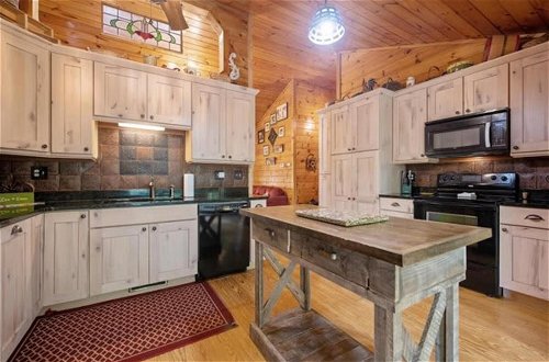 Photo 5 - Underlook Cabin-secluded Cabin With Wifi Large Deck Gas Grill Wood Fireplace