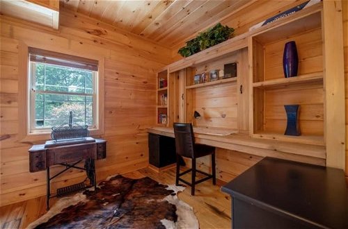 Photo 24 - Underlook Cabin-secluded Cabin With Wifi Large Deck Gas Grill Wood Fireplace