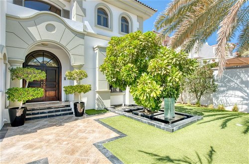 Photo 46 - Glamourous Beachfront Villa on The Palm w Pool