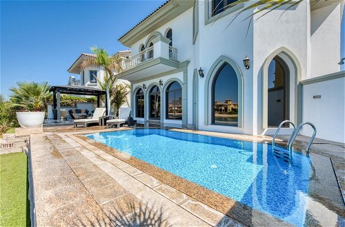 Photo 1 - Glamourous Beachfront Villa on The Palm w Pool