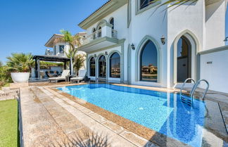 Photo 1 - Glamourous Beachfront Villa on The Palm w Pool