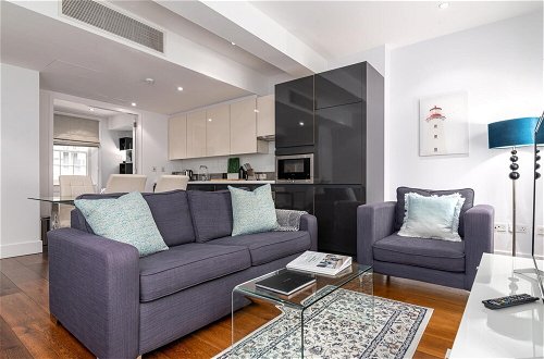 Photo 11 - A Stunning Three Bedroom Home in Mayfair
