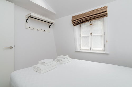 Photo 2 - A Stunning Three Bedroom Home in Mayfair