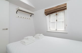 Photo 2 - A Stunning Three Bedroom Home in Mayfair